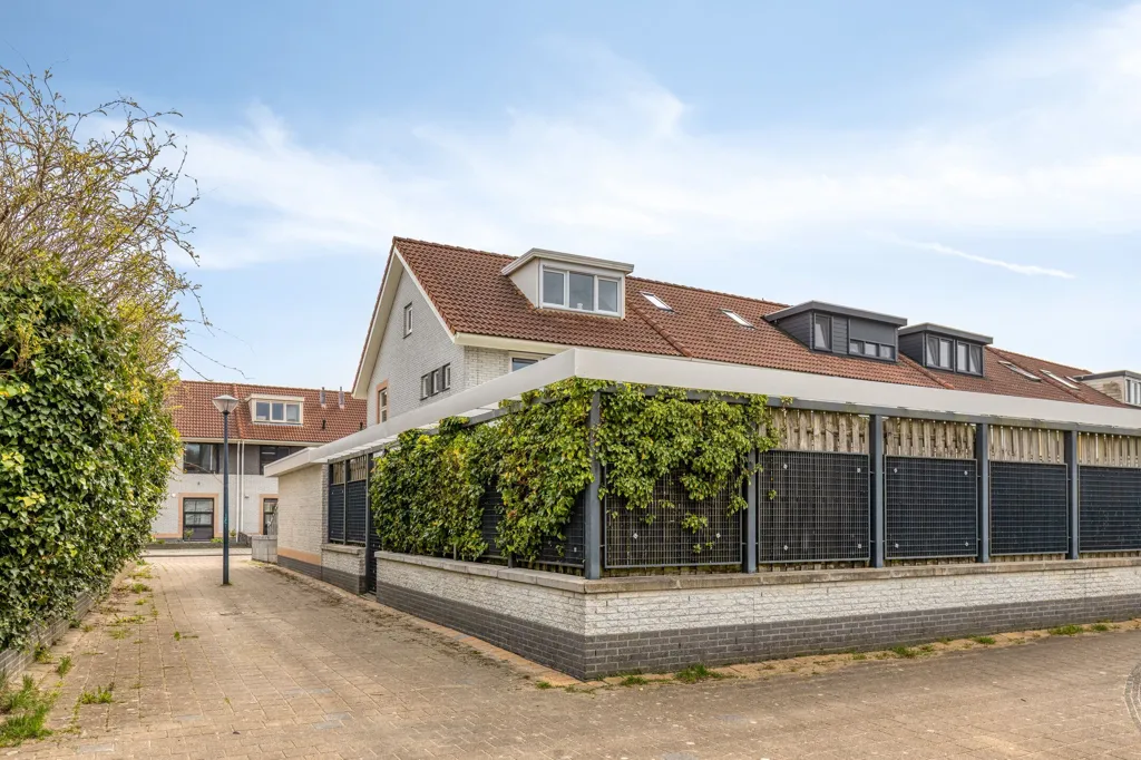 Välivaade - Corner House with Private Driveway in Hoorn