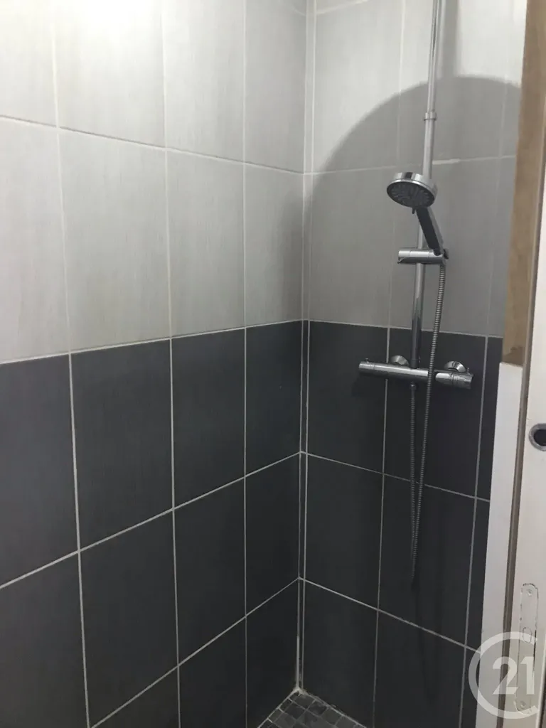 Salles de bain - Appartement F3 Meublé à Orsay, Proche RER
