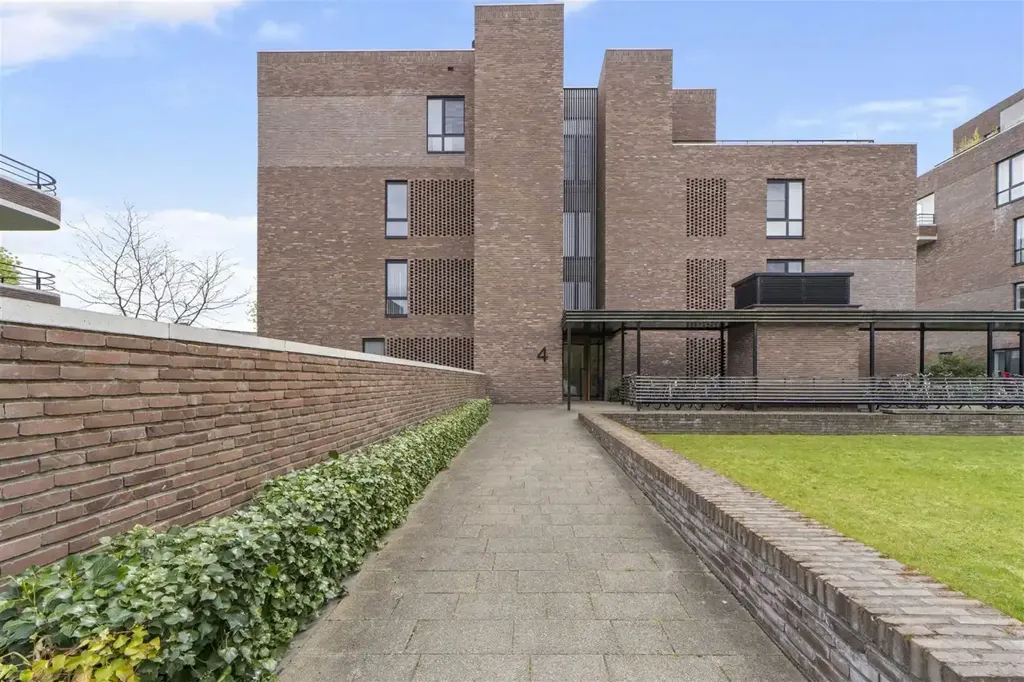 Aed - Stylish Apartment with Canal View in Hasselt
