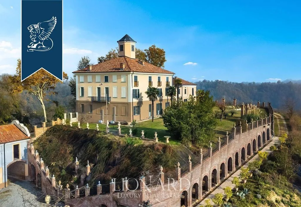 Vue aérienne - 17th-Century Castle with Pool in Monferrato
