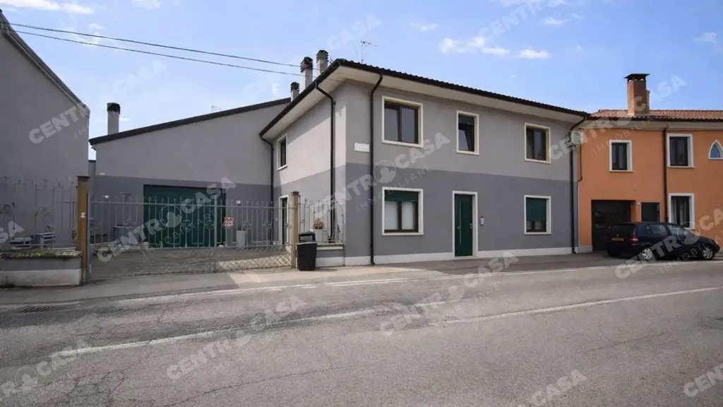 Extérieur - Independent House with Large Storage in Legnago