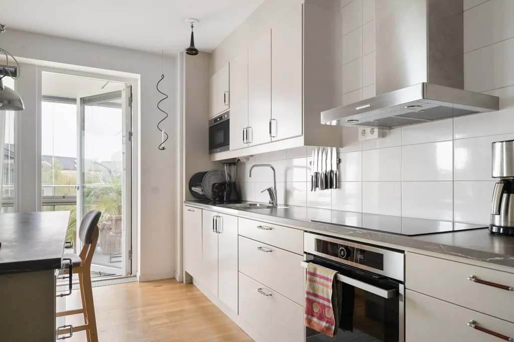 Cucina - Three-Bedroom Apartment with Balcony in Nyköping
