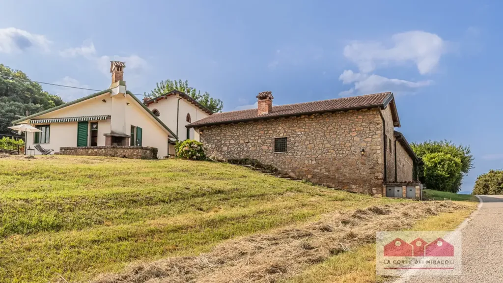 Välivaade - Bifamiliar House with Vineyard View in Creazzo