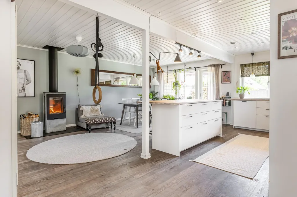 Cuisine - Planned Villa with Balcony in Ludvika