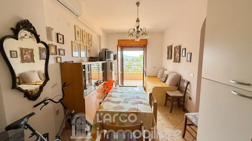 Esszimmer - Trilocale with Balcony in Scalea