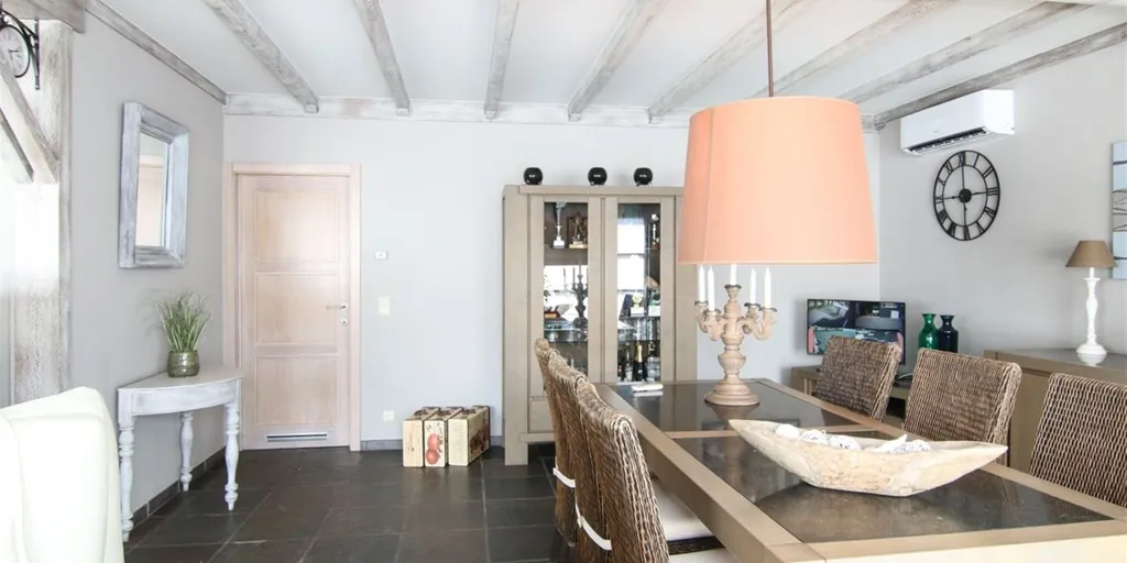 Söögituba - Ground Floor House with Warehouse in Gullegem