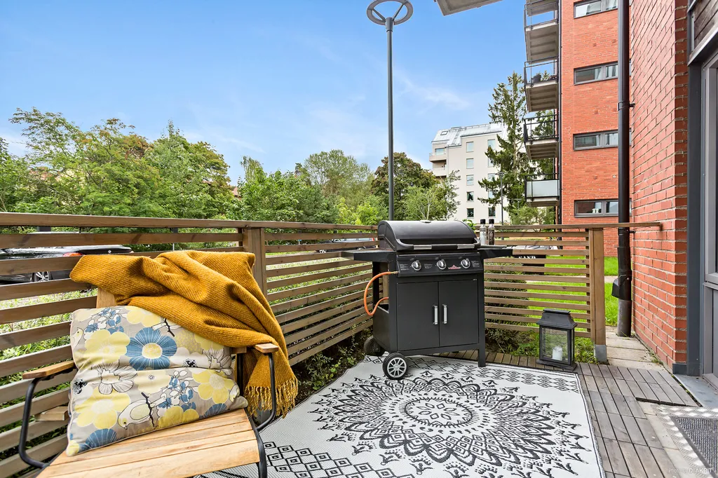 Terrass - Modern Flat with Private Parking in Bandhagen