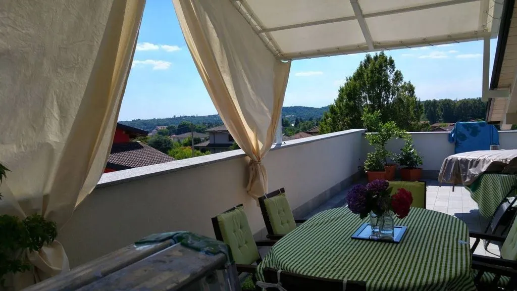 Terrasse - Luxury Villa with Pool in Castronno