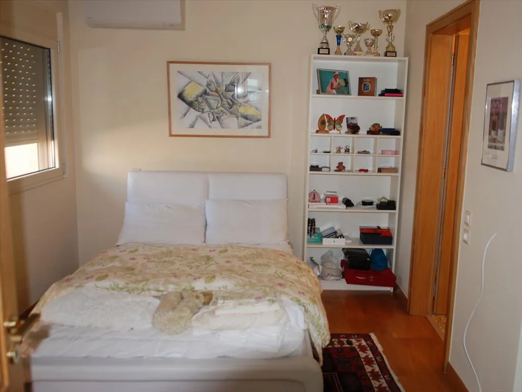 9-toaline maja asukohas Athens