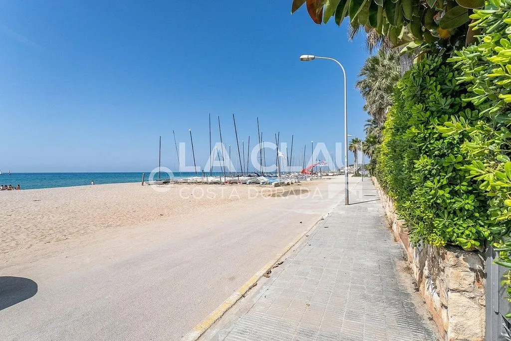 Seaside House with Terraces in Altafulla