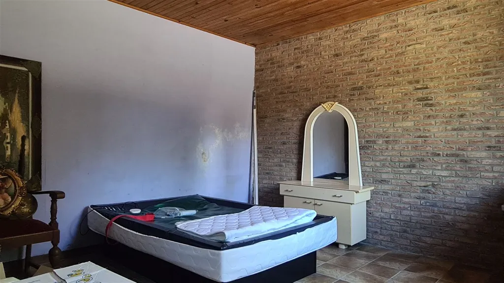 Magamistoad - Renovation Project House with Solar Panels in Kortessem