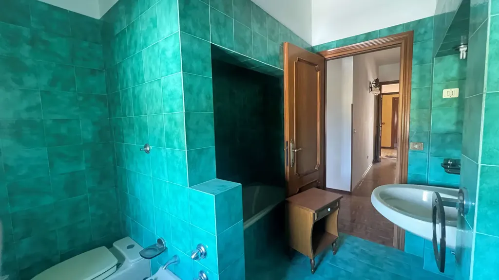 Vannitoad - Mixed-Use Villa with Terraces in Spoleto