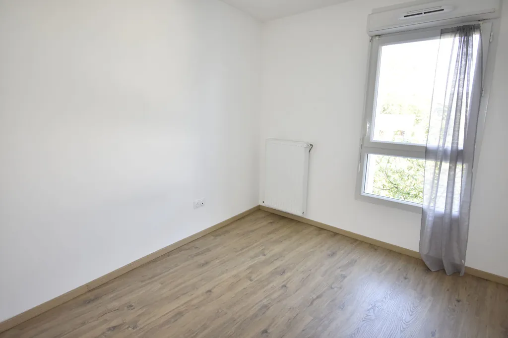 Stanze - One-Bedroom Flat with Terrace in Saint Herblain