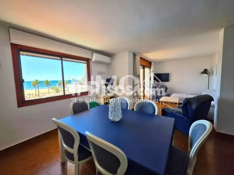 Söögituba - Seafront Apartment with Pool in Cambrils