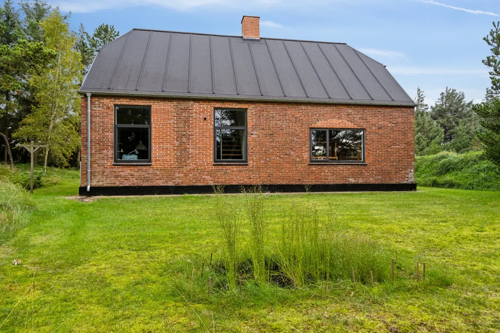 Extérieur - Renovated Red Brick Villa with Water View