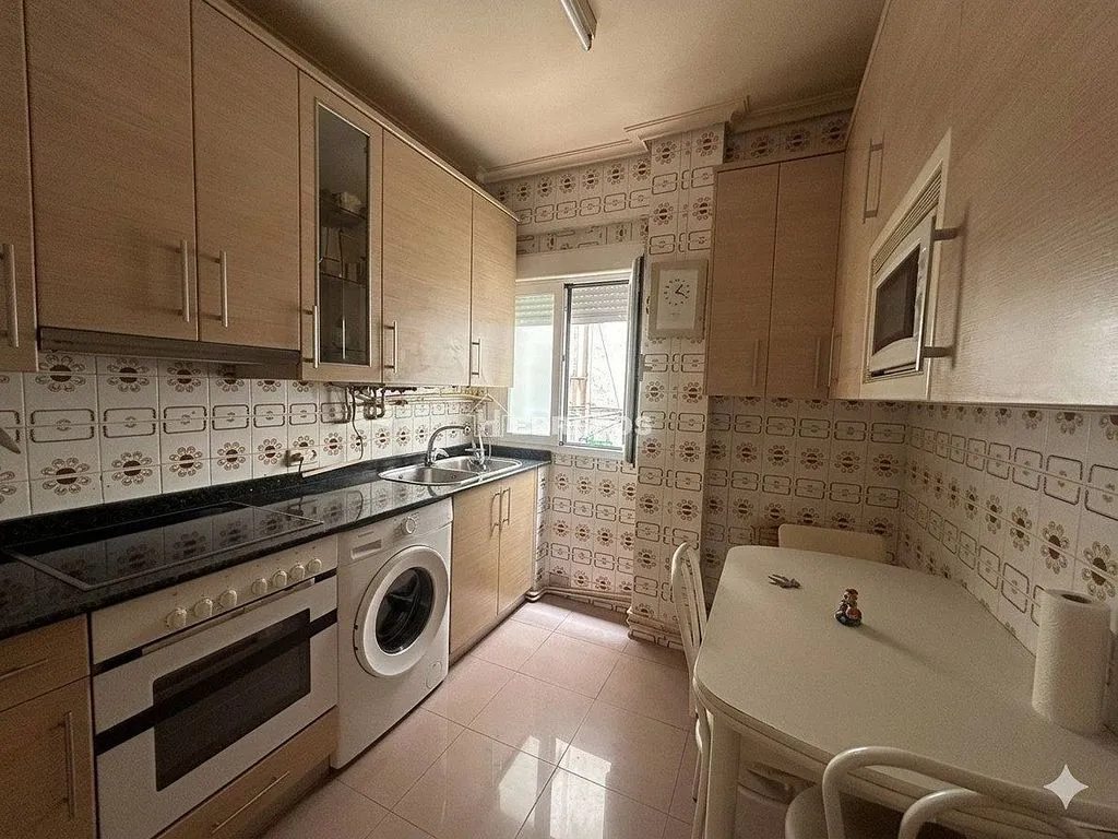 Köök - Apartment for Renovation with East View in Logroño Centre