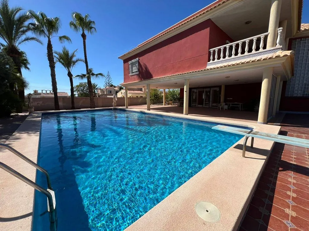 Piscine - Luxury Villa with Pool in Torrevieja