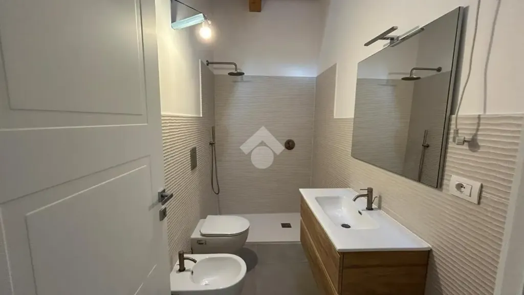 Bathrooms - Modernised Bilocale with Balcony in Cagliari