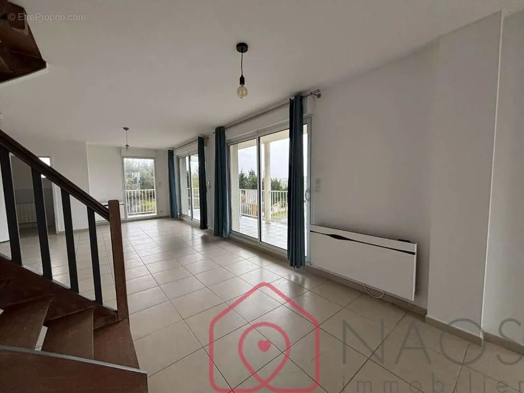 Séjour - Maison Bord de Mer avec Grand Potentiel à 118 m²