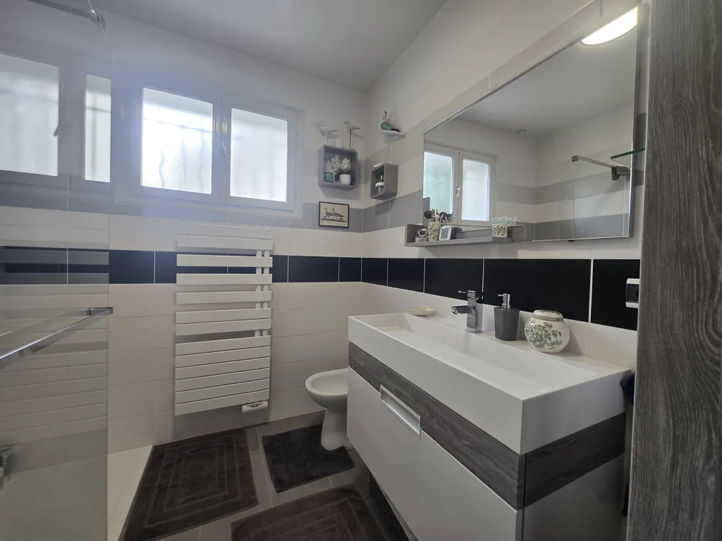 Bathrooms - House with Pool in Estrées-Saint-Denis