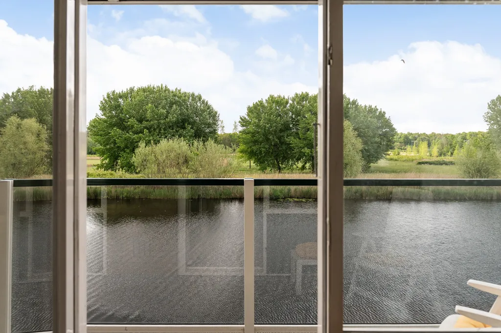 Rõdu - 3-Bedroom Apartment with Water View in Maassluis