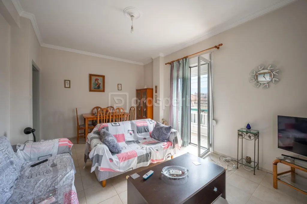 Elutuba - South-Facing Apartment with Balconies in Patra