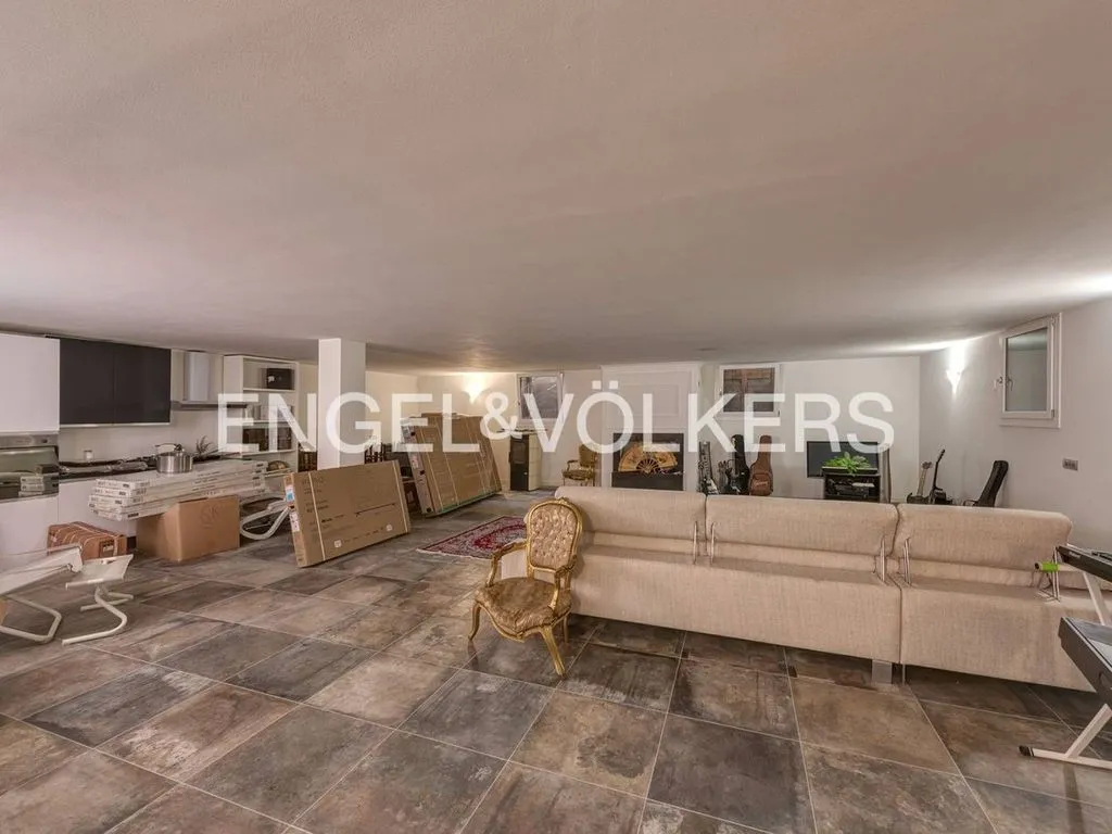 Garaaž - Luxury Villa with Infinity Pool in Erba, Lombardy