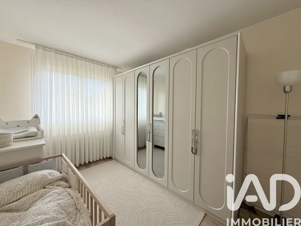 Chambres - Appartement 5 Pièces avec Balcon à Groslay