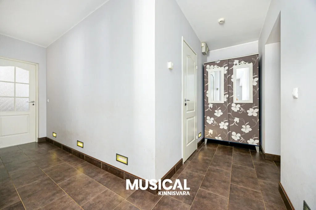 hallway_entrance
