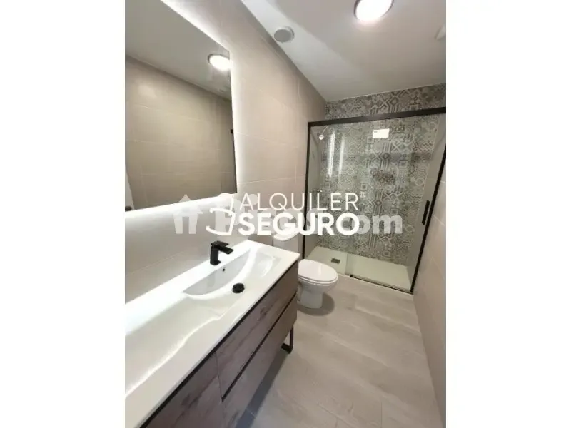 Salles de bain - Semi-New Chalet with Patio in Illescas