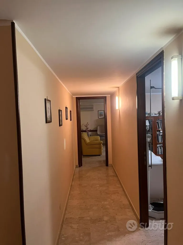 Hallway - Rearfitted Medical Studio in Via Mazzini
