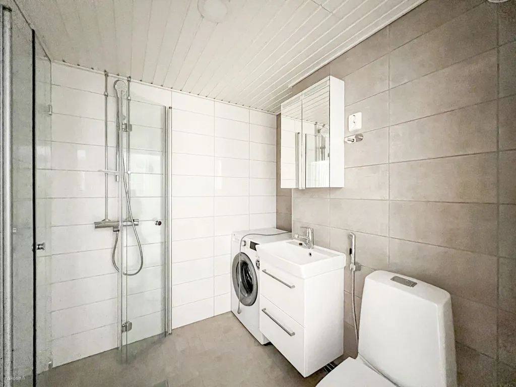 Vannitoad - Bright Apartment with Garden in Oulunkylä, Helsinki