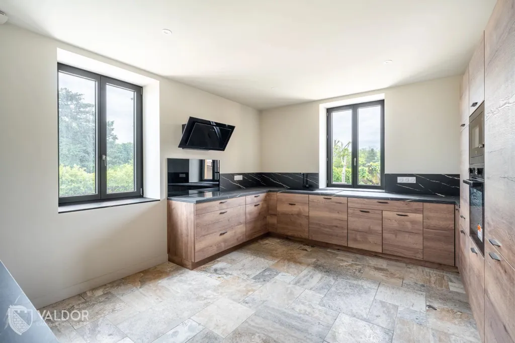 Cuisine - Maison Rénovée avec Jardin à Blacé