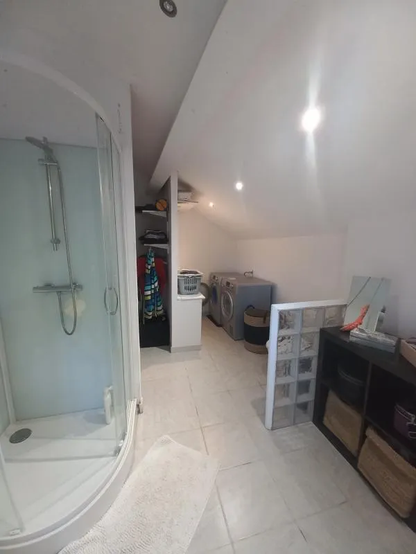 Salles de bain - Maison Individuelle avec Jardin à Nus (Périgneux)