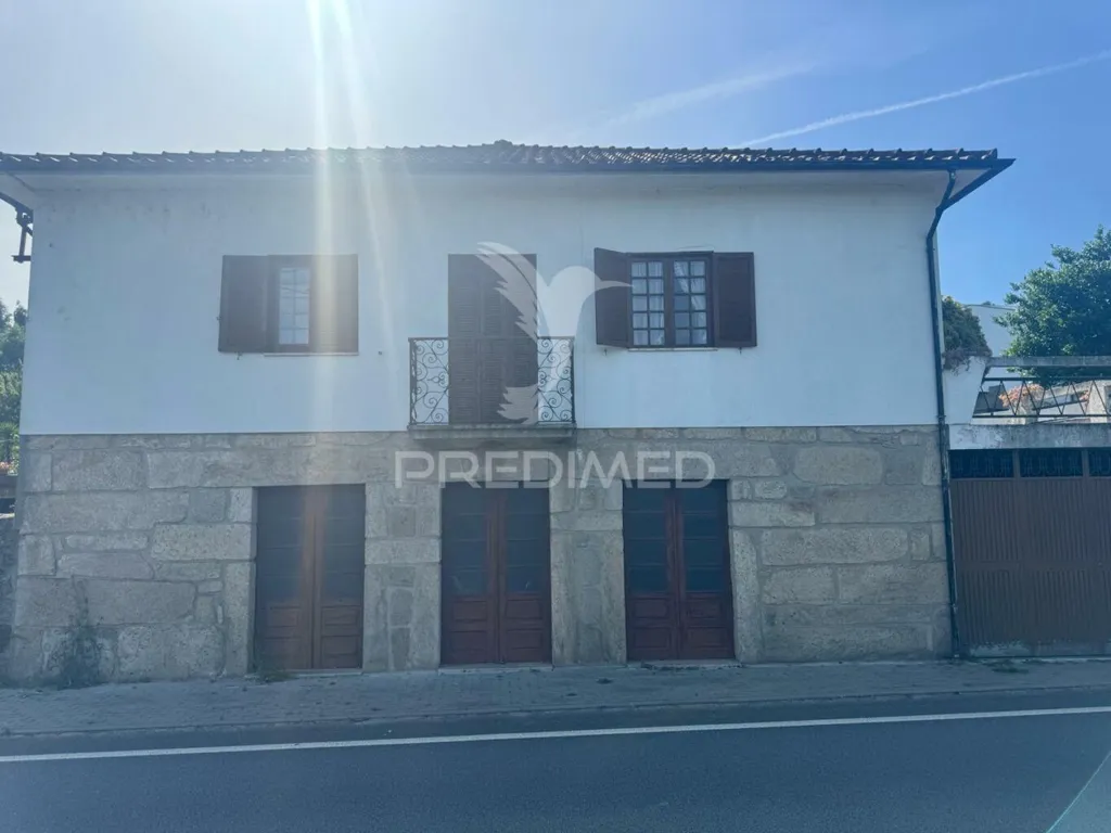 Exterior - Independent House with Event Space in Pico Regalados