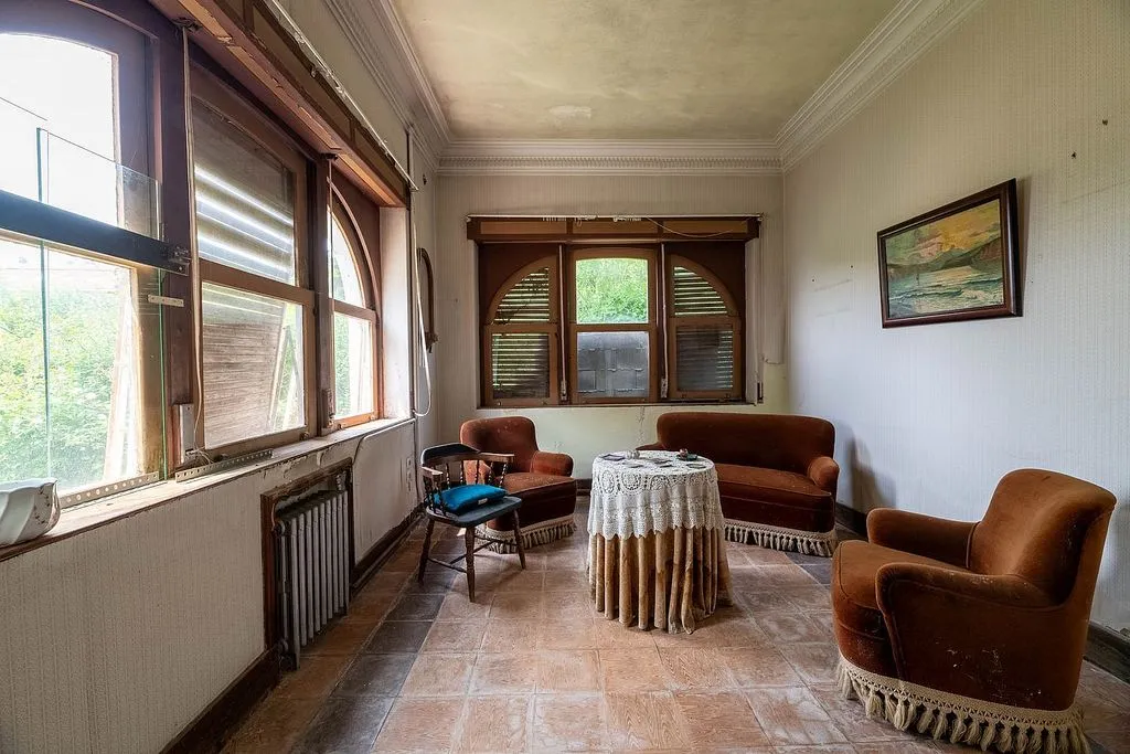 Elutuba - Chalet with Large Plot for Renovation in Narón
