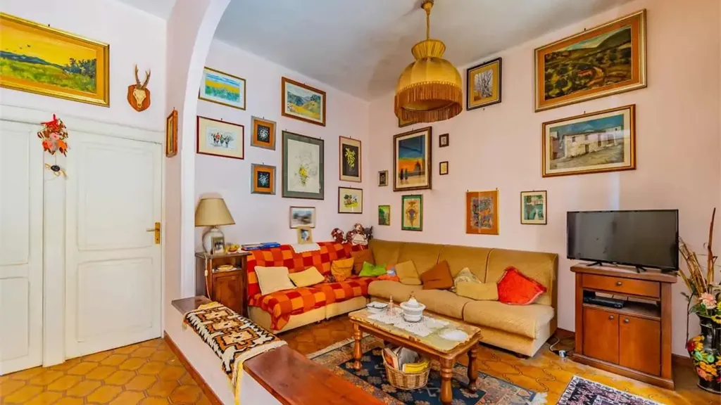 Living Room - Three-Bedroom Apartment in Tivoli