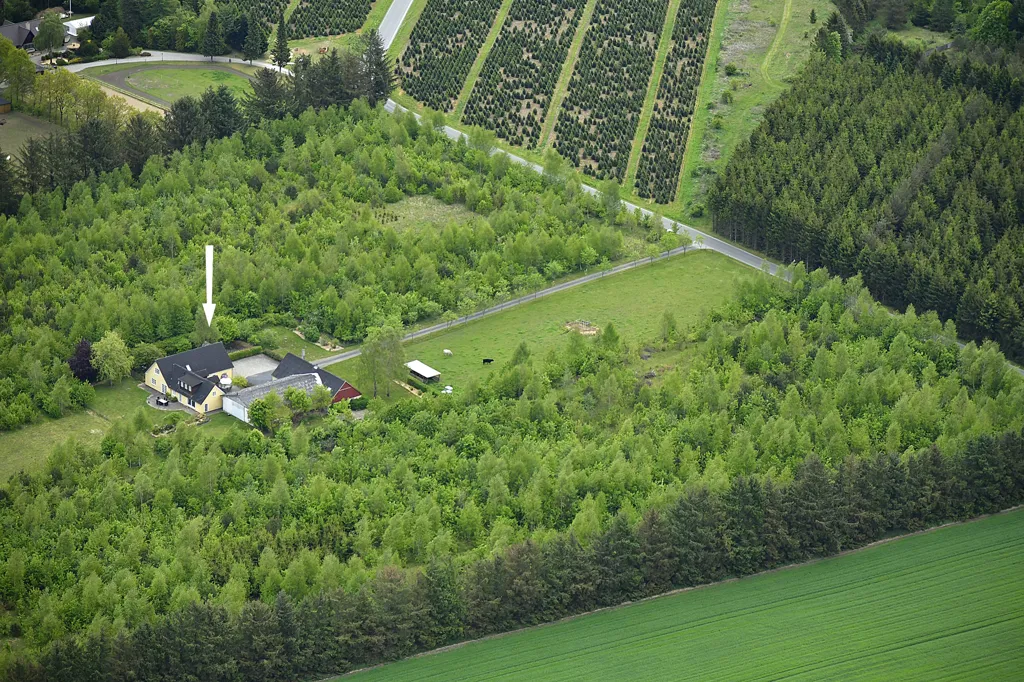 Vista aérea - House with Business Potential and Large Garden by Alling Å