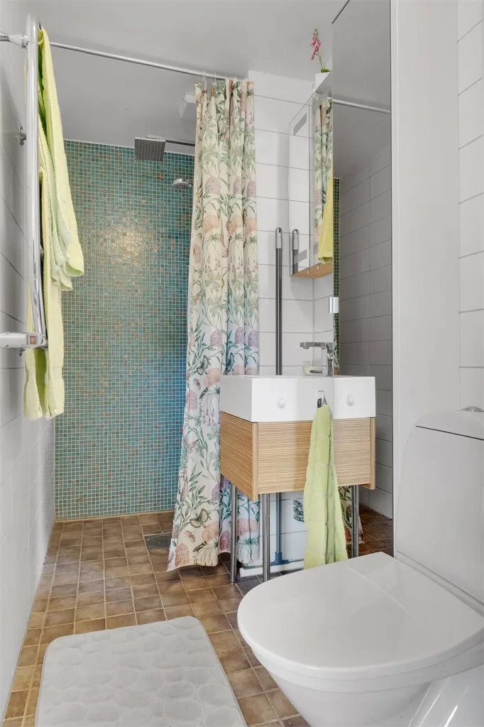 Salles de bain - Apartment with Private Boat Slip in Orust