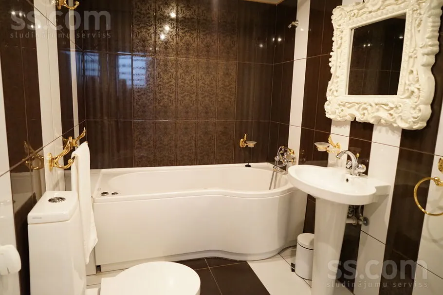 Salles de bain - Duplex Apartment with Historic Views in Riga Centre