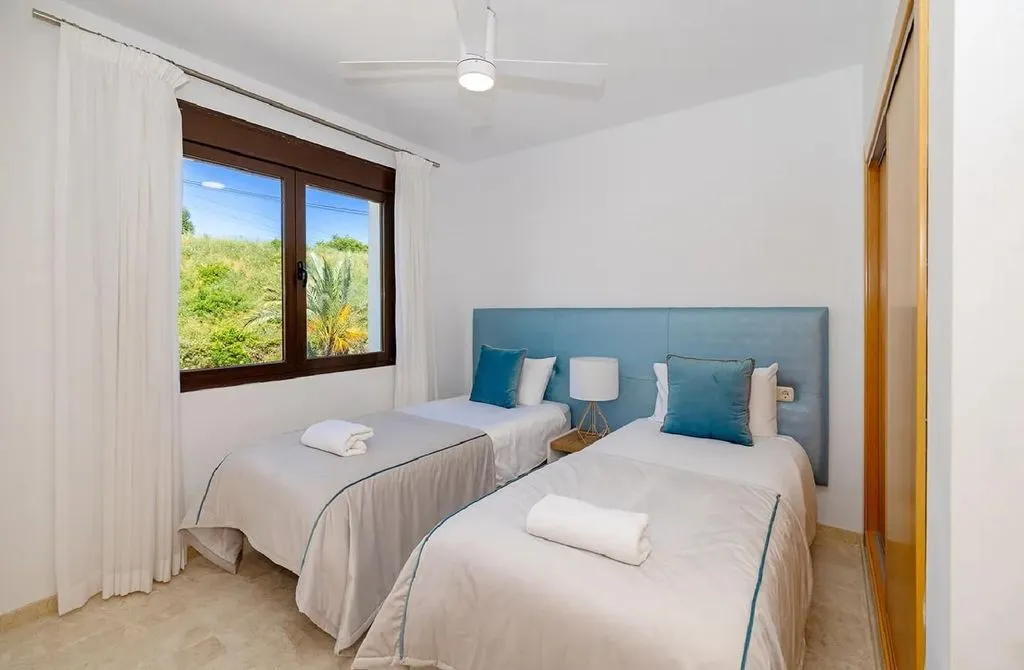 Bedrooms - Luxury Flat with Pool in Casares, Andalusia