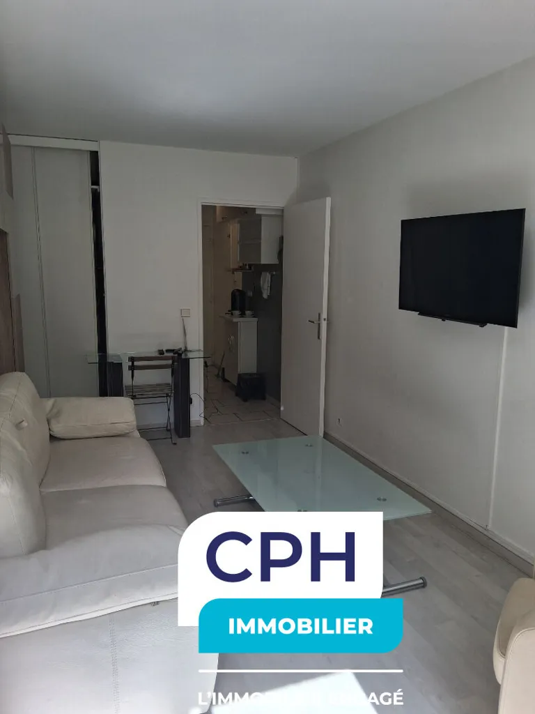 Elutuba - Compact Studio with Parking in Paris 15