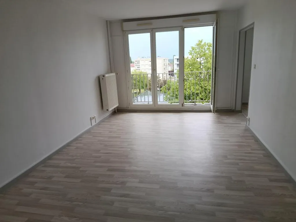 Stanze - 3-Bedroom Flat in Quiet Area, Chatenois