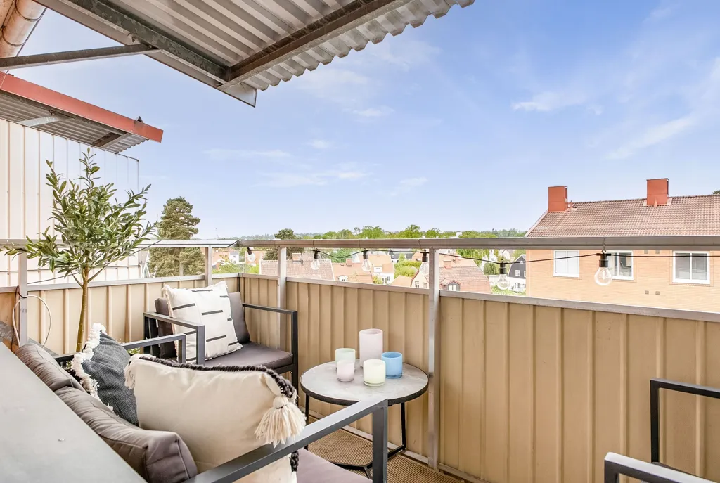Rõdu - Charming Apartment with West-Facing Balcony in Västerås