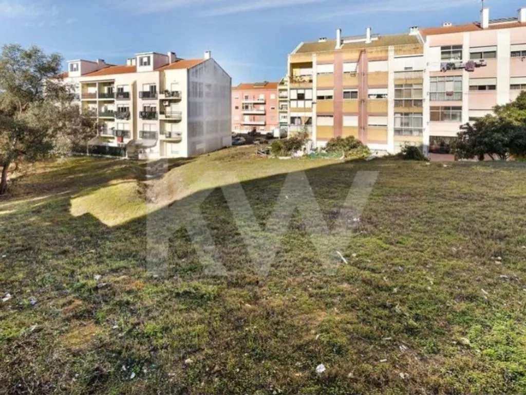 Aed - Urban Land with Development Potential in Seixal