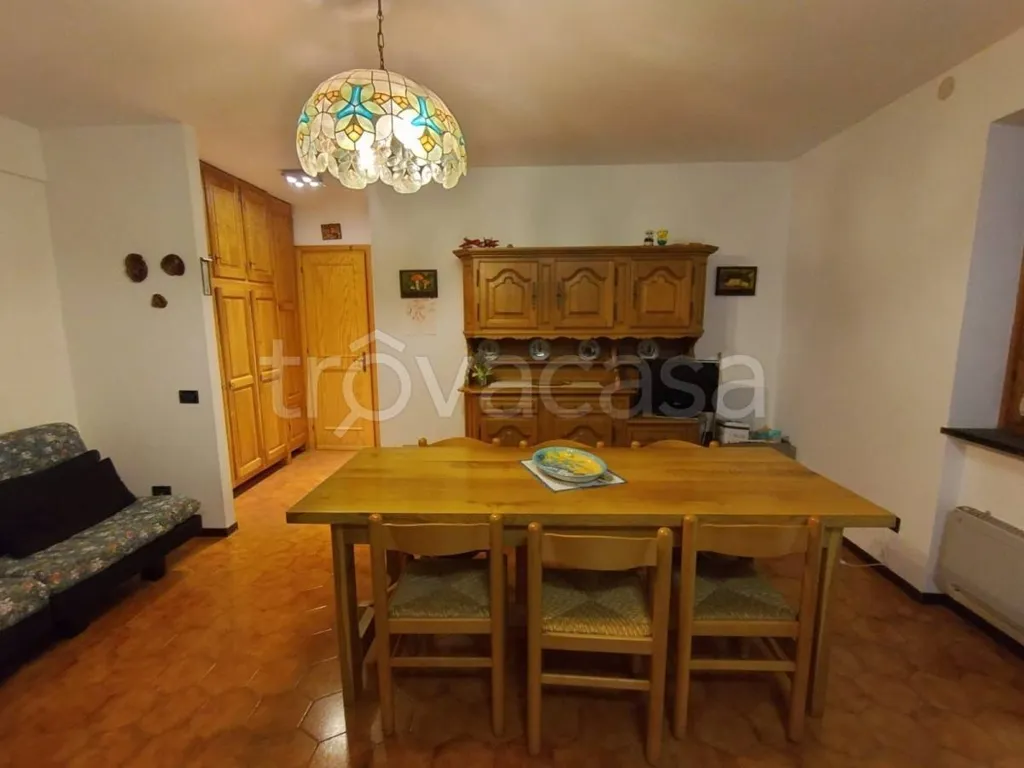 Salle à manger - Rear-Facing Apartment with Balcony in Valcasotto