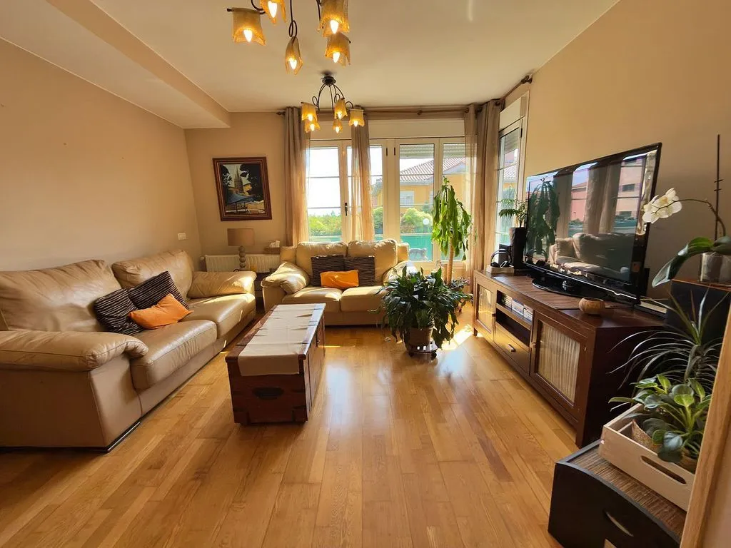 Séjour - Semi-Detached House with Pool in Llanera