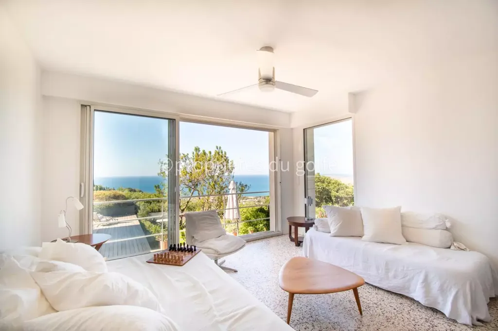 Living Room - Villa with Panoramic Sea View in Sète