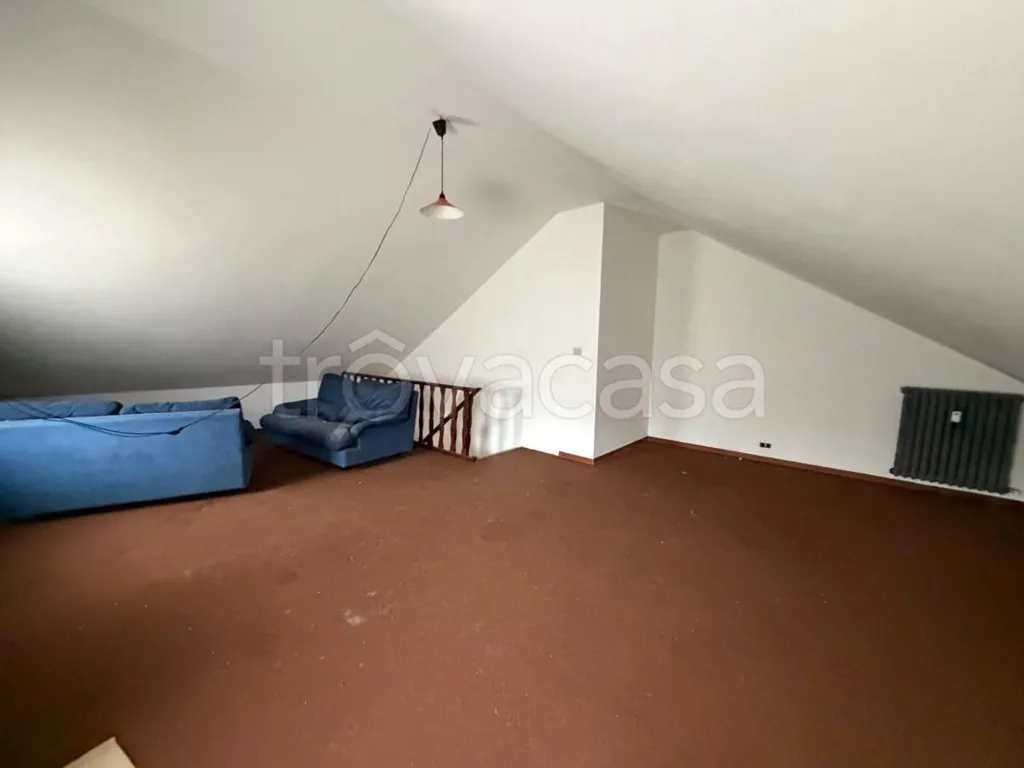 Pièces - Two-Bedroom Apartment with Balcony in Chiomonte