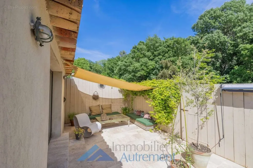 Terrass - Charming Property with Pool in Puyricard